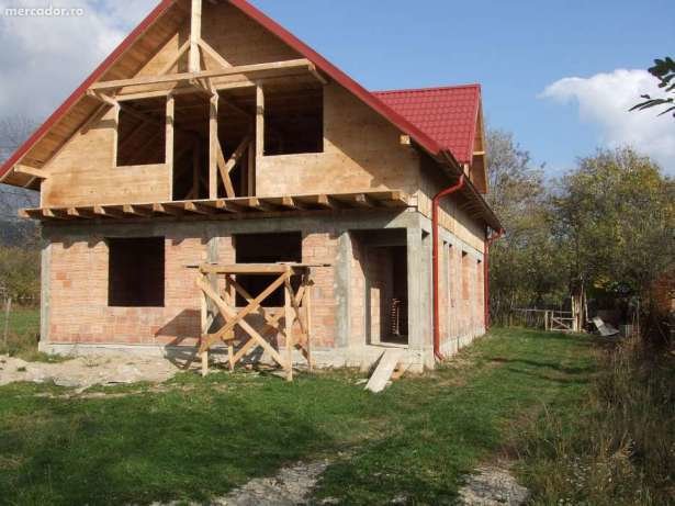 Case la rosu, materiale + manopera,