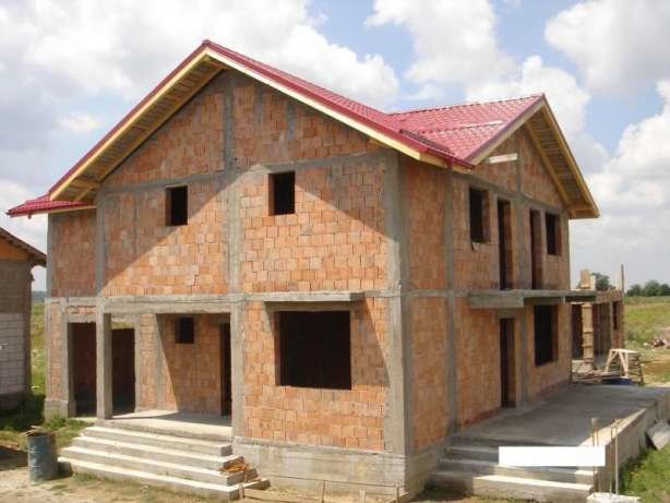 Case la rosu, materiale + manopera,